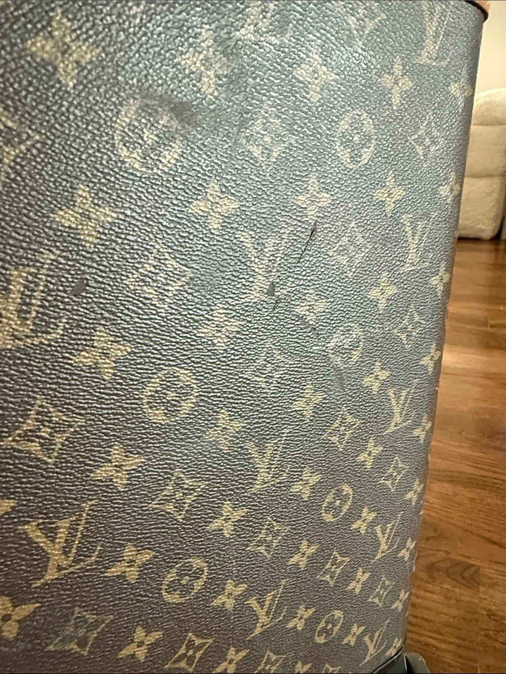 Louis Vuitton Horizon 50 Monogram Spinner Carry-On in Brown and Tan
